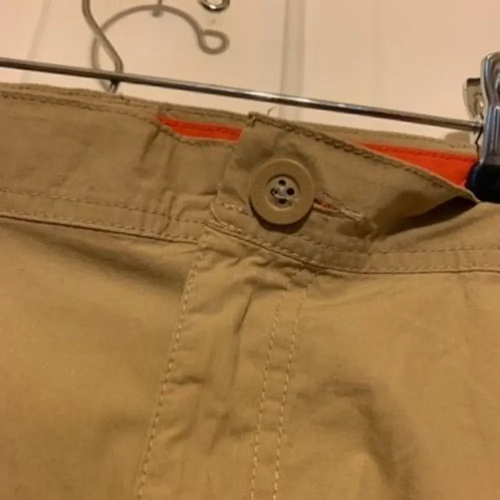 Columbia Size 40 Lightweight Tan Shorts *See Description*